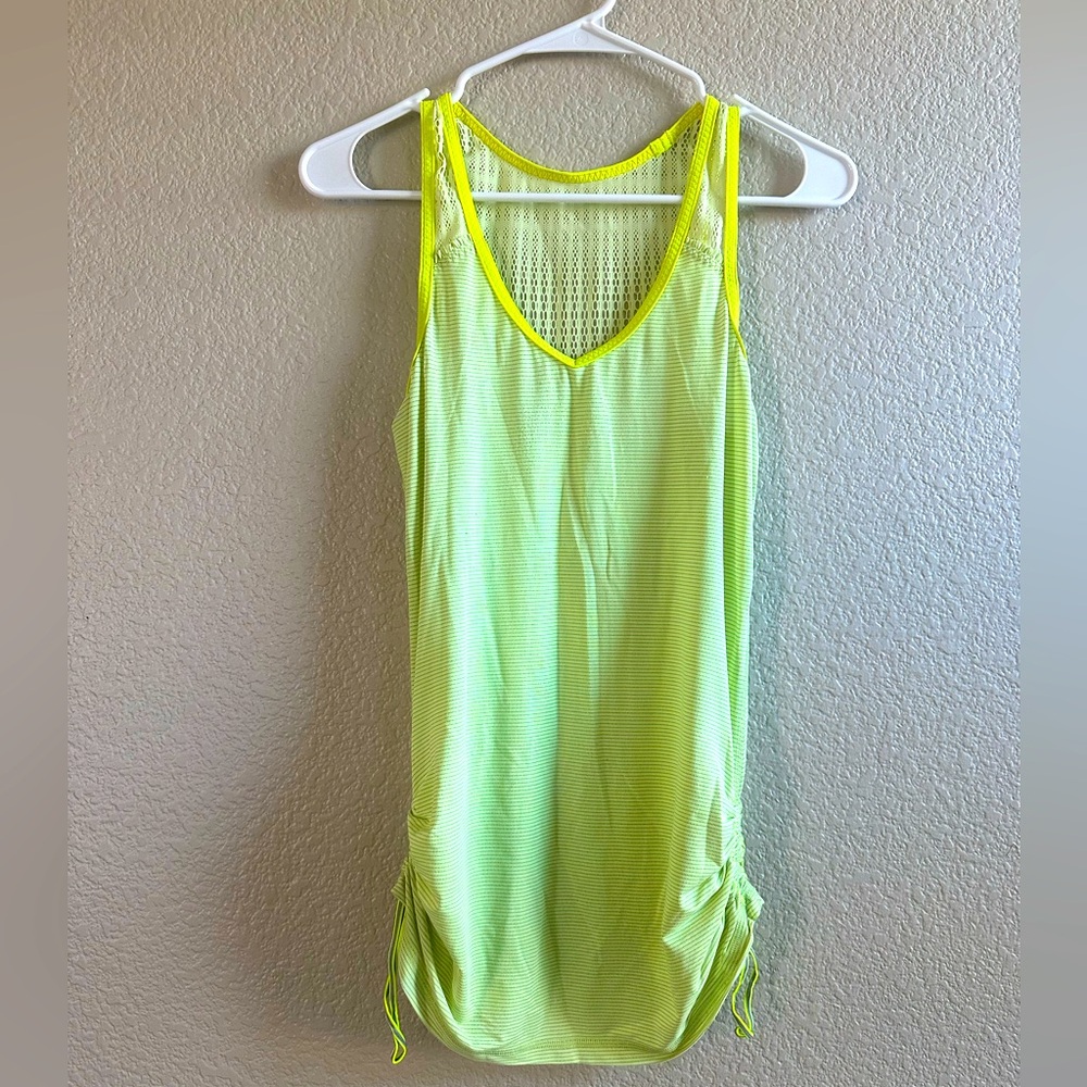 Lululemon Tie & Fly tank top size 4 🍋🍋‍🟩